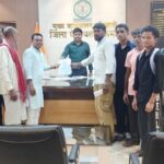 हरीश कवासी के नेतृत्व में तुमलपाड़ के ग्रामीणों ने उठाई विकास की मांग, जिला सीईओ ने अधिकारियों को जल्द निराकरण के दिए निर्देश