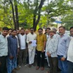 कोटा के फटाका व्यापारी विधायक अटल श्रीवास्तव से मिले कोटा। नगर पालिका कोटा के वार्ड क्रमांक 11 के युवा पार्षद कान्हा संतोष गुप्ता की अगुवाई में कोटा नगर के फटाका व्यापारी विधायक अटल श्रीवास्तव के निवास पहुंचे।